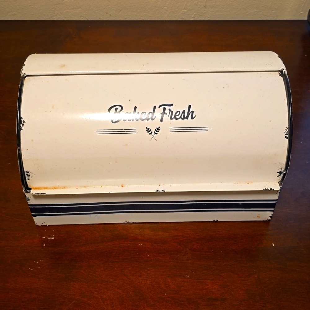 Farmhouse bread box